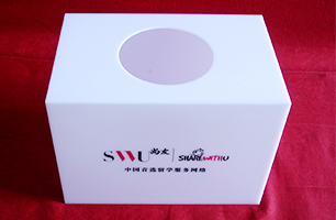 齱